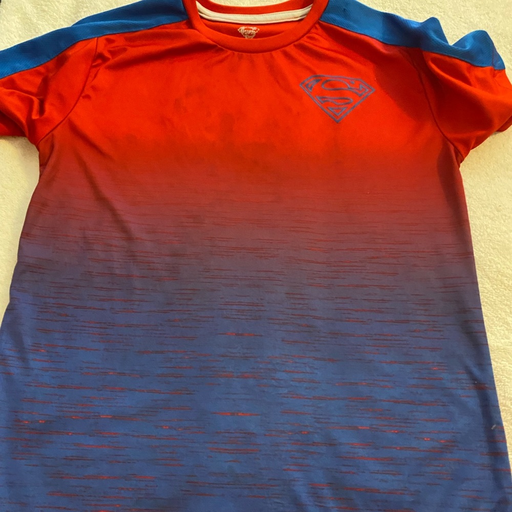 Superman boys t- shirt.  Great condition!